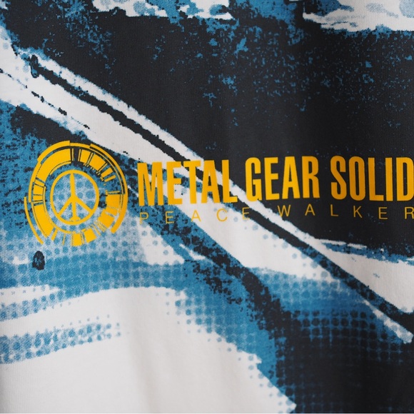 Metal Gear Solid Peace Walker Game Uniqlo Graphic T Shirt New - Picture 3 of 7